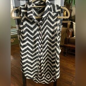 H&M Black and White Chevron Sleeveless Top